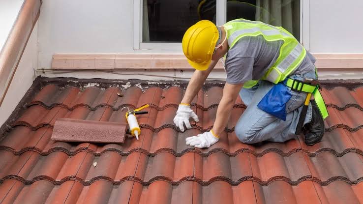 Signs You Need a New Roof: Repair or Replace? guide image